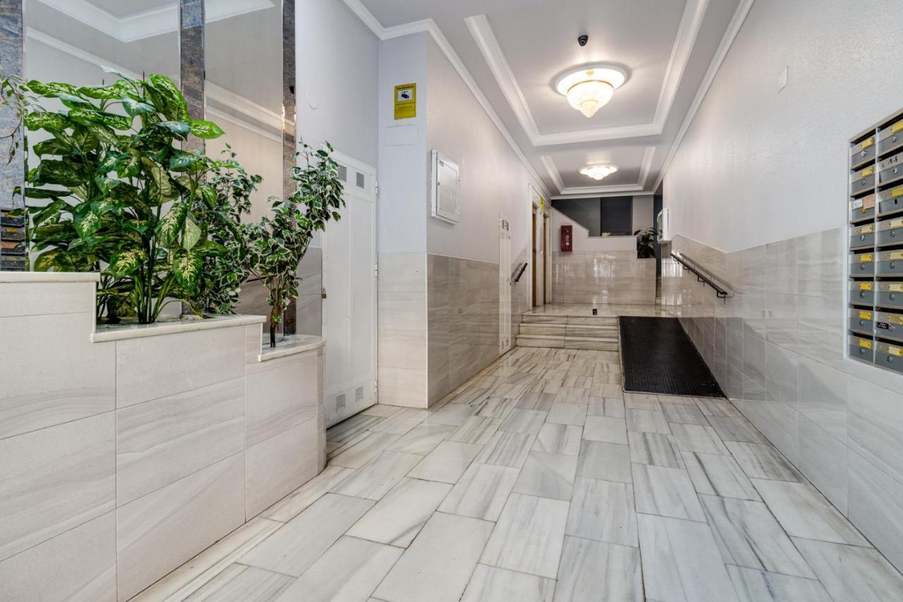 Apartment Caballero De Rodas Torrevieja Exterior foto